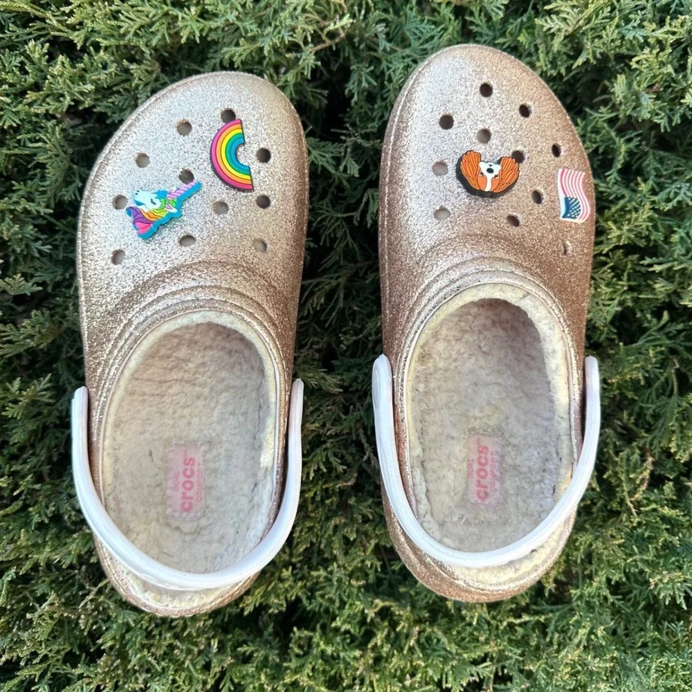 CROCS KIDS CLASSIC LINED GLITTER CLOGS WITH‎ CHARMS Little Kids Size J 2 Gold